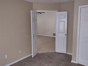 2432 E Timberview Ln in Arlington, TX - Building Photo - Building Photo