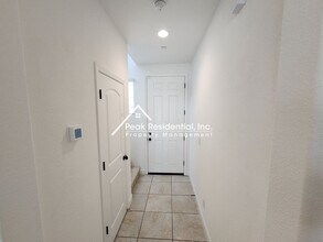 9685 Oak Reserve Ln in Elk Grove, CA - Building Photo - Building Photo
