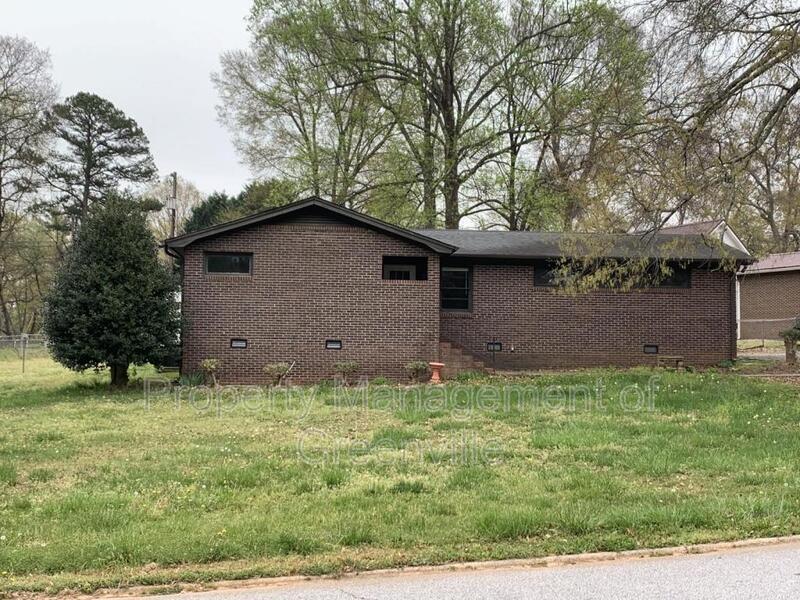 105 Sellwood Cir in Simpsonville, SC - Building Photo