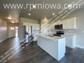 740 SE Drumlin Dr in Waukee, IA - Building Photo - Building Photo