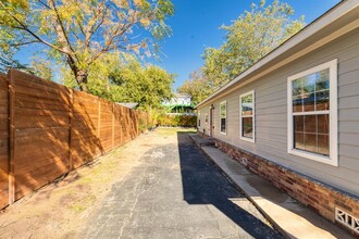 2112 E 16th St in Austin, TX - Foto de edificio - Building Photo