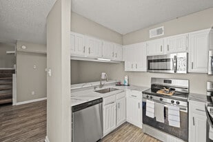 Fielder Crossing in Arlington, TX - Building Photo