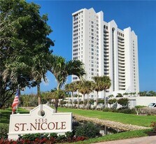 5550 Heron Point Dr, Unit 2003 in Naples, FL - Building Photo