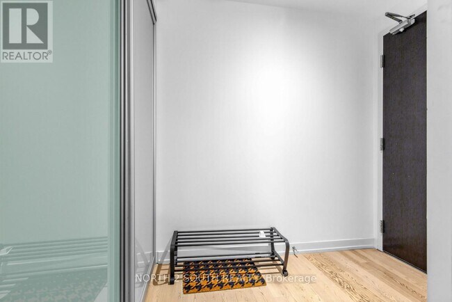 95 Bathurst St in Toronto, ON - Building Photo - Building Photo