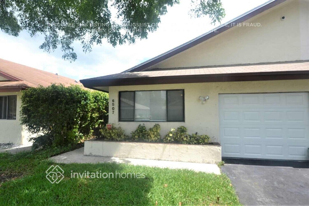 6507 Harbour Rd in North Lauderdale, FL - Building Photo