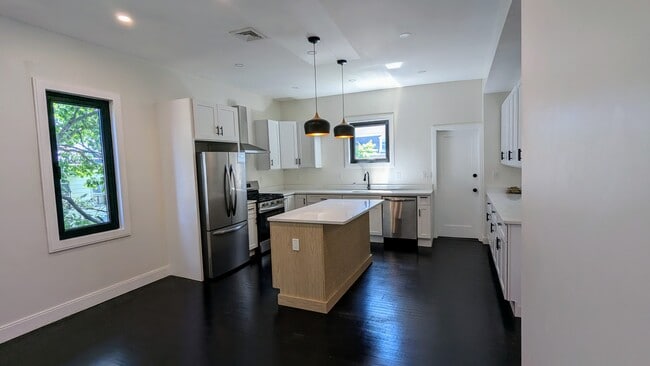 13 Clark Ave, Unit 13 Clark Unit 2 NO FEE in Chelsea, MA - Building Photo - Building Photo