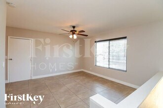 4359 E Lynne Ln in Phoenix, AZ - Foto de edificio - Building Photo