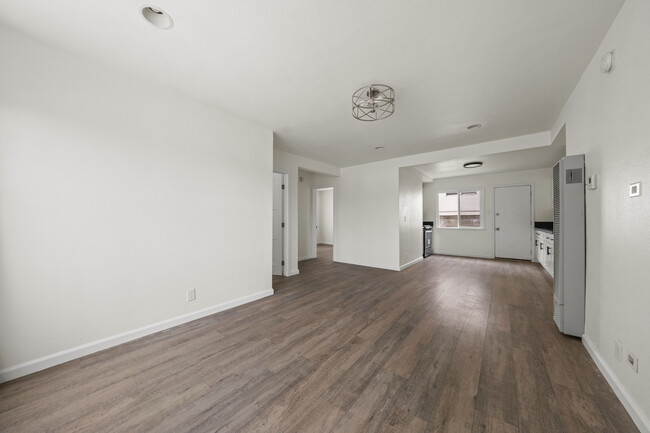 6940 Woodley Ave, Unit 2 in Van Nuys, CA - Building Photo - Building Photo