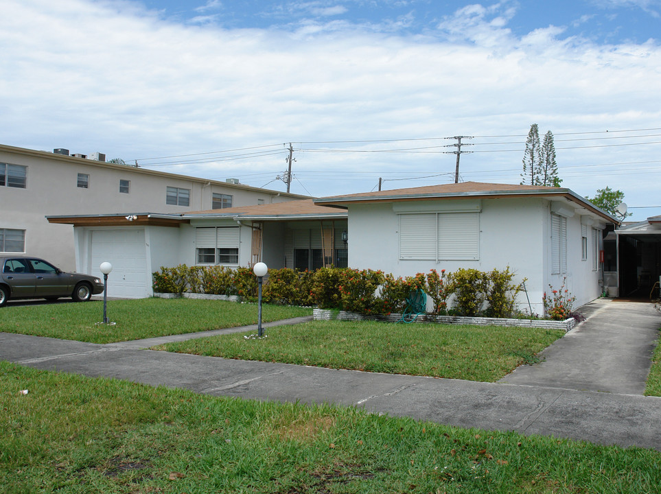 707 NE 10th St in Hallandale Beach, FL - Building Photo