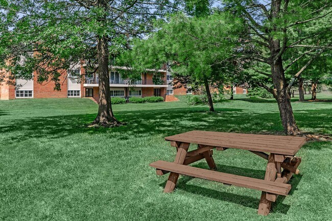 North Pointe Apartments in Clifton Park, NY - Building Photo - Building Photo