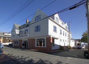 337 Commercial St in Provincetown, MA - Building Photo - Building Photo