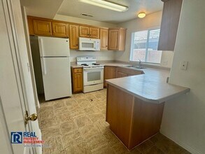 1103 N 1570 W in Saint George, UT - Foto de edificio - Building Photo