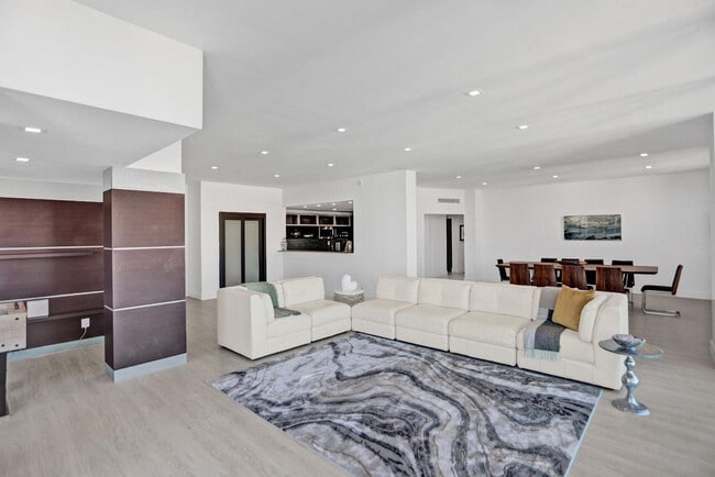 4001 S Ocean Dr in Hollywood, FL - Building Photo - Building Photo