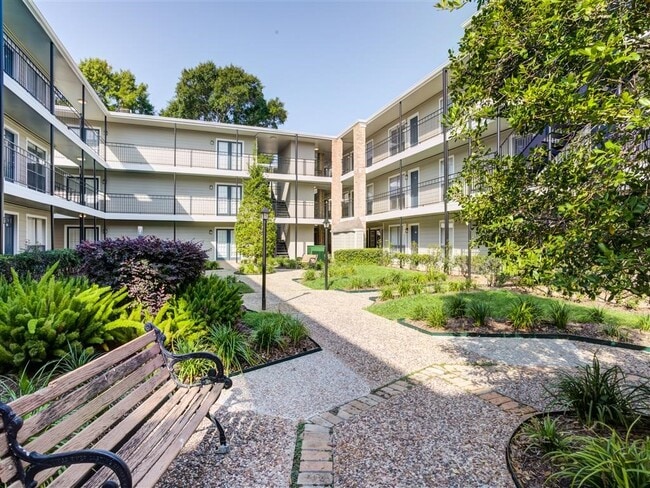 2825 Bellefontaine in Houston, TX - Building Photo - Building Photo