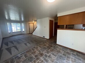 5612 Seahurst Ave in Everett, WA - Building Photo - Building Photo