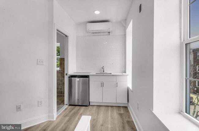 property at 2046 E Huntingdon St