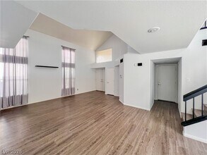 67 Sea Holly Way in Henderson, NV - Building Photo - Building Photo