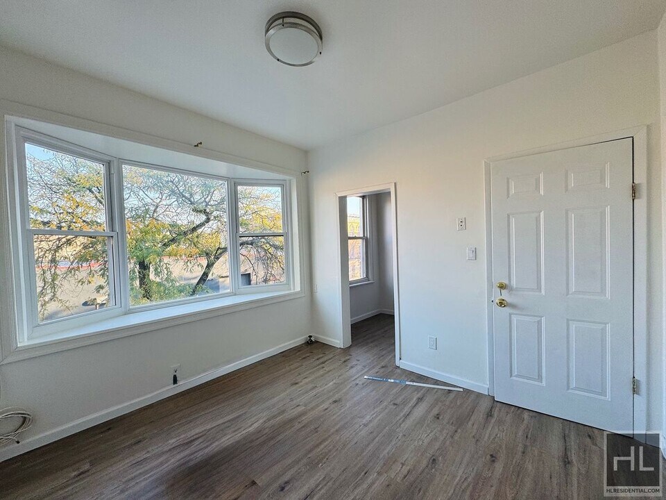 289A Cooper St in Brooklyn, NY - Building Photo