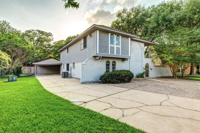 603 Woodpark Dr in Seabrook, TX - Building Photo - Building Photo