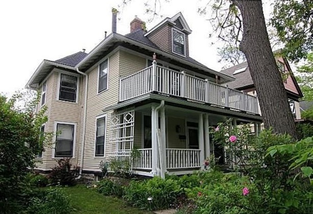 property at 3132 Holmes Avenue