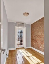 424 E 9th St, Unit 7 in New York, NY - Foto de edificio - Building Photo