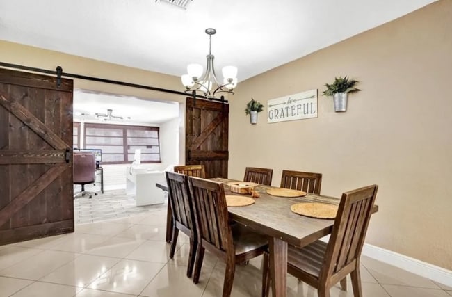 2181 N 57th Ave in Hollywood, FL - Building Photo - Building Photo