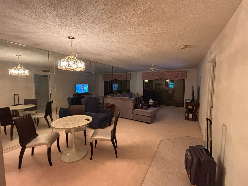 5400 Park St N in St. Petersburg, FL - Building Photo