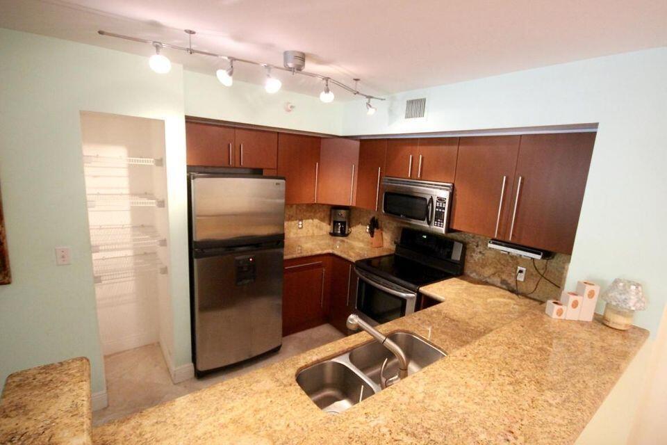 120 Yacht Club Way in Hypoluxo, FL - Building Photo