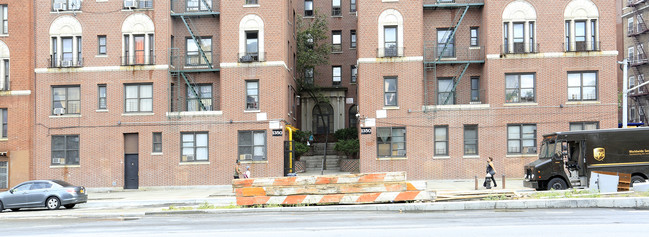 1350 Grand Concourse in Bronx, NY - Foto de edificio - Building Photo