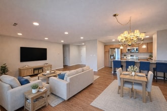 1006 Paradise Rd, Unit 3R in Swampscott, MA - Building Photo - Building Photo