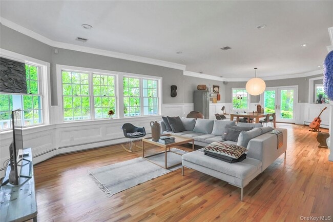 8 Mill River Rd in East Setauket, NY - Building Photo - Building Photo