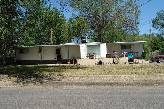 210 E 39th St in Garden City, ID - Foto de edificio - Building Photo