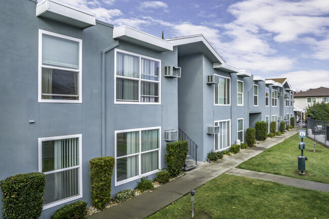 Ventura Gardens Apartments in Sacramento, CA - Building Photo - Building Photo