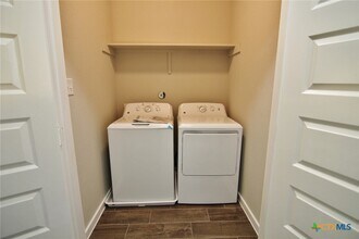 311 Creekside Curve in New Braunfels, TX - Building Photo - Building Photo