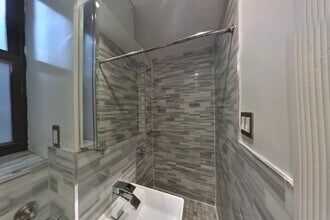 221 E 23rd St, Unit 15 in New York, NY - Foto de edificio - Building Photo