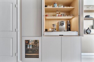 3737 Collins Ave, Unit S-804 in Miami Beach, FL - Building Photo - Building Photo