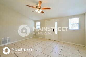 703 Osceola Dr in Sanford, FL - Foto de edificio - Building Photo