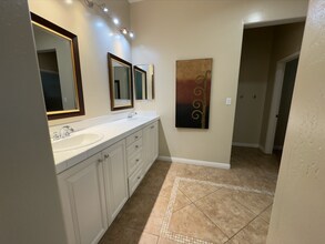 5313 Pelican Hill Dr in Bakersfield, CA - Foto de edificio - Building Photo