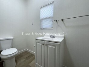 1049 E 21st St in Long Beach, CA - Building Photo - Building Photo