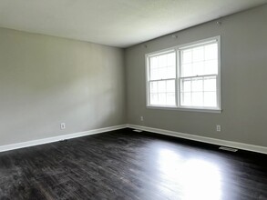 2300 E Hewitt St in Florence, SC - Foto de edificio - Building Photo
