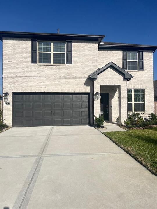 14311 Cedar Shadow Dr in Conroe, TX - Foto de edificio
