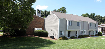 Ridgewood Apartments in Greensboro, NC - Building Photo - Building Photo