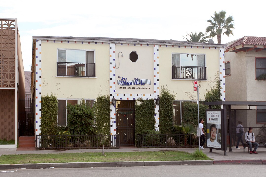 The Blue Note Studio Garden Apartments in Long Beach, CA - Building Photo