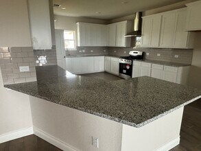 112 Troubador Ln in Poteet, TX - Building Photo - Building Photo