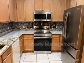 2496 Grand Central Pkwy in Orlando, FL - Building Photo - Building Photo