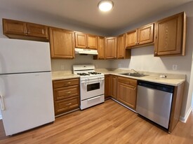 82 Hammond St, Unit 82 Apartamentos