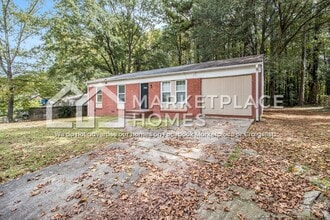 6636 Dorian Dr in Union City, GA - Building Photo - Building Photo