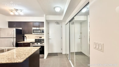 812 Lansdowne Av in Toronto, ON - Building Photo - Building Photo