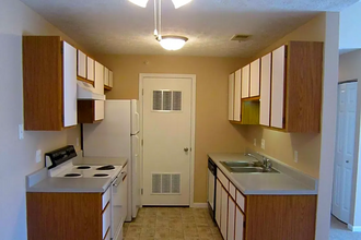 904 Kasper St in Bellevue, NE - Building Photo - Building Photo