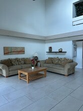 100 Lakeview Dr, Unit 207 in Weston, FL - Building Photo - Building Photo